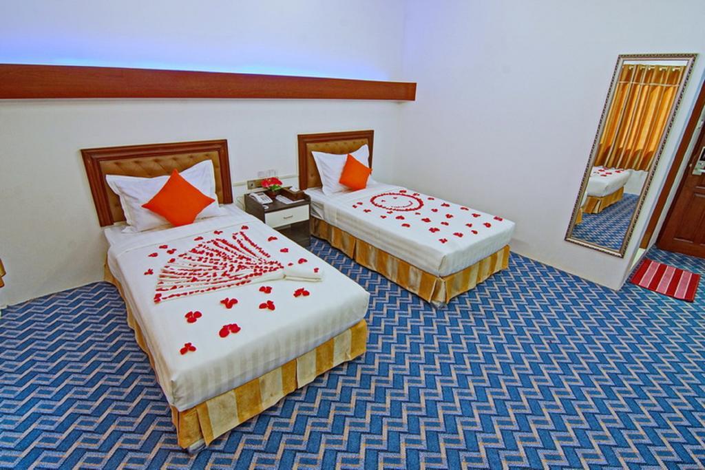Perfect Hotel Мандалей Екстериор снимка