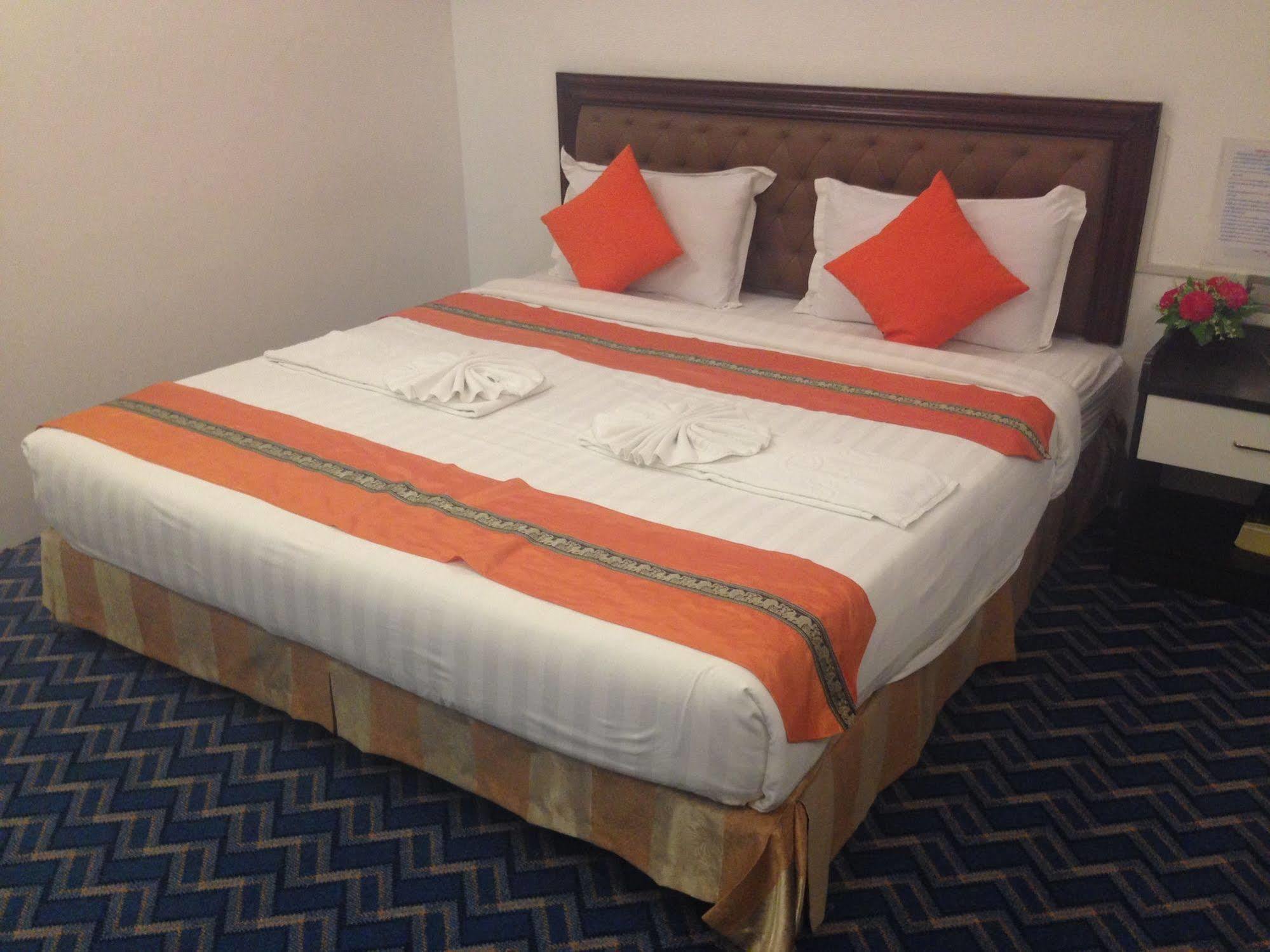Perfect Hotel Мандалей Екстериор снимка