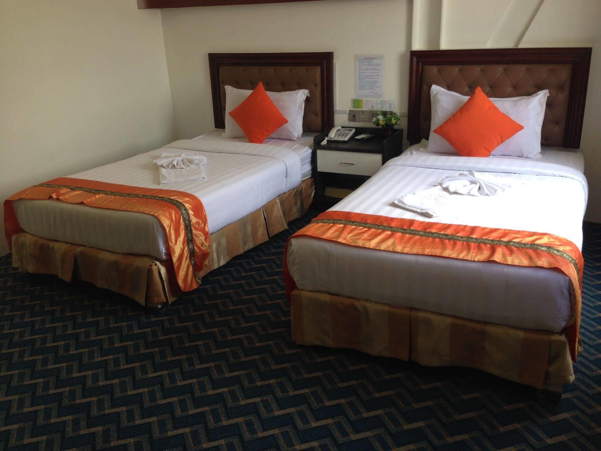 Perfect Hotel Мандалей Екстериор снимка