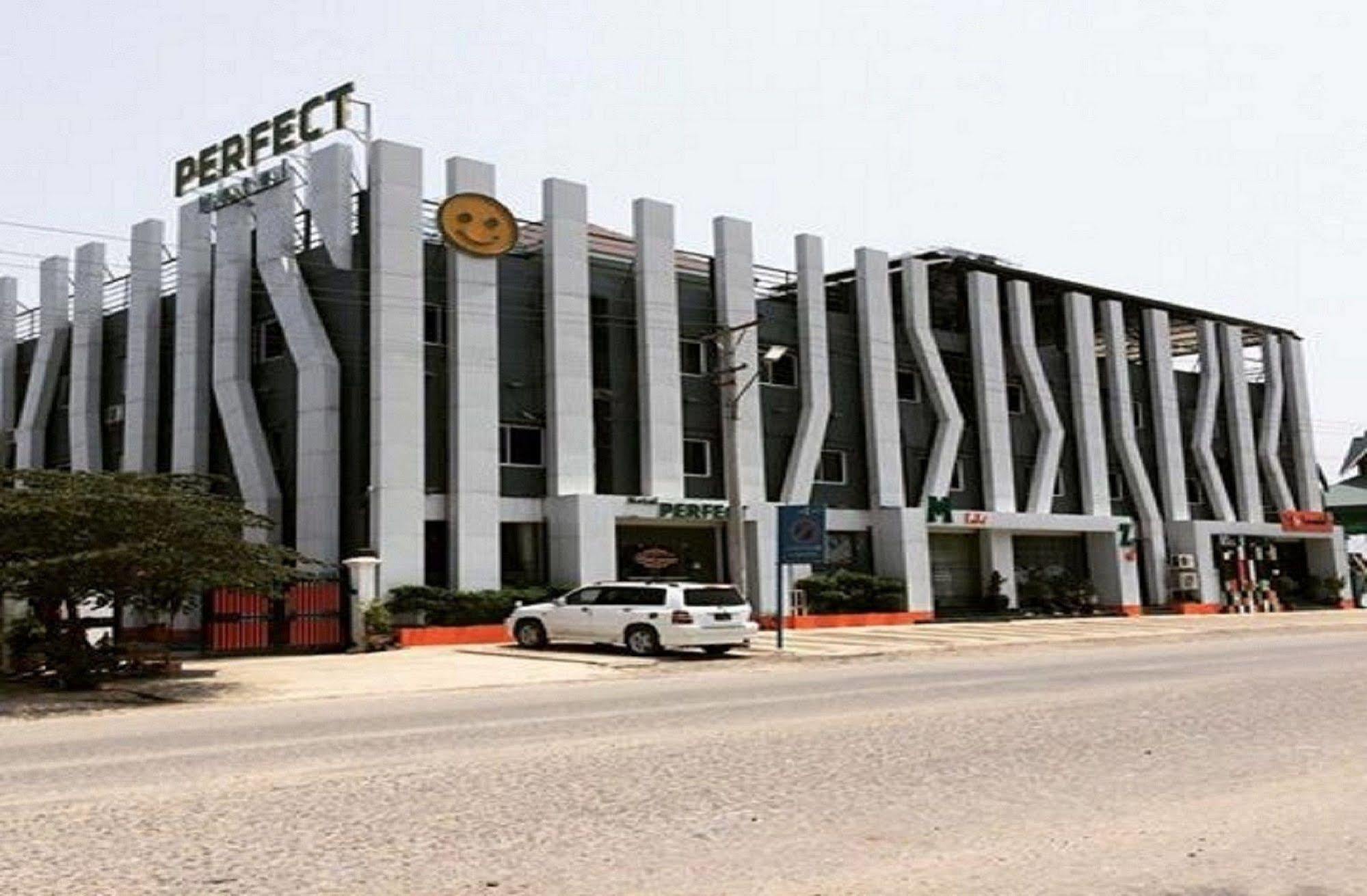 Perfect Hotel Мандалей Екстериор снимка